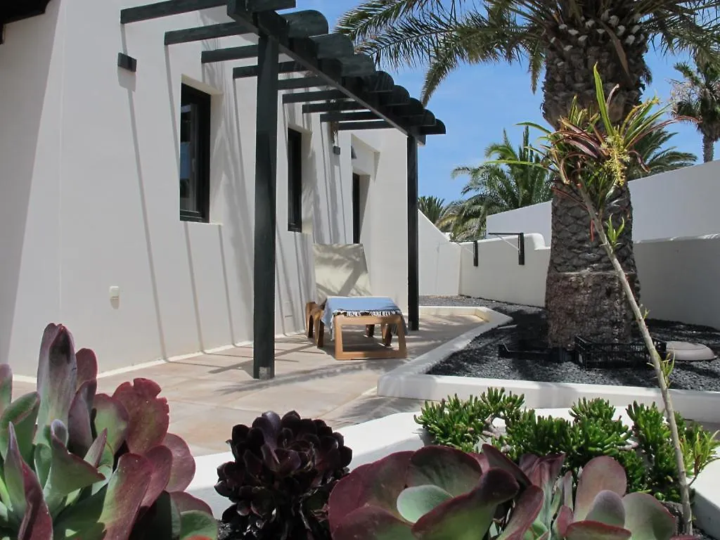 Apartment Bungalow Goa Pool View, Playa Roca Residence Sea Front Access - Free Ac - Wifi Costa Teguise